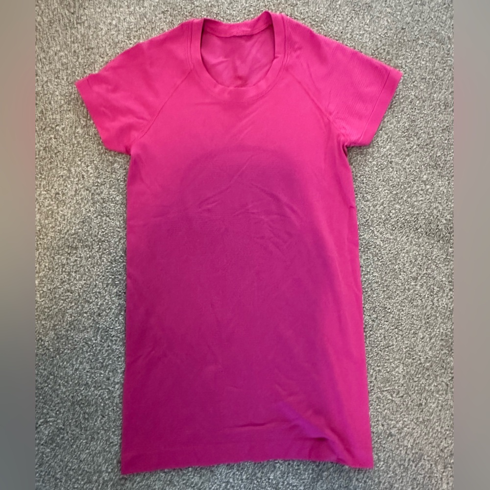 Lululemon short sleeve hip length swiftly tech shirt size 4.